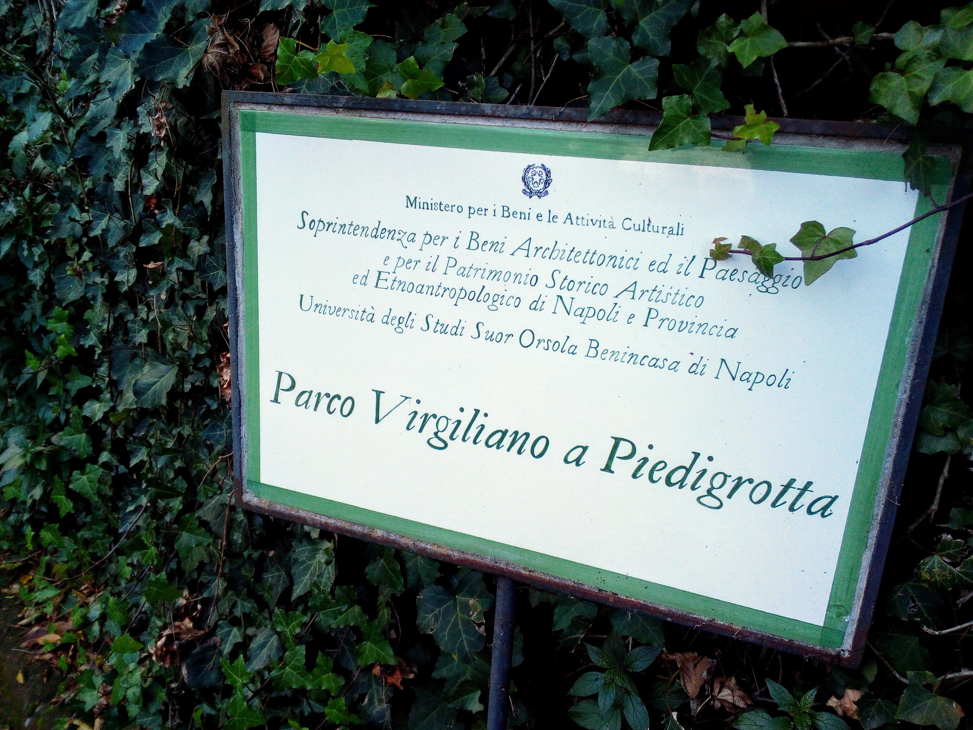 Il parco Virgiliano a Piedigrotta, sede della tomba di Giacomo Leopardi e Virgilio