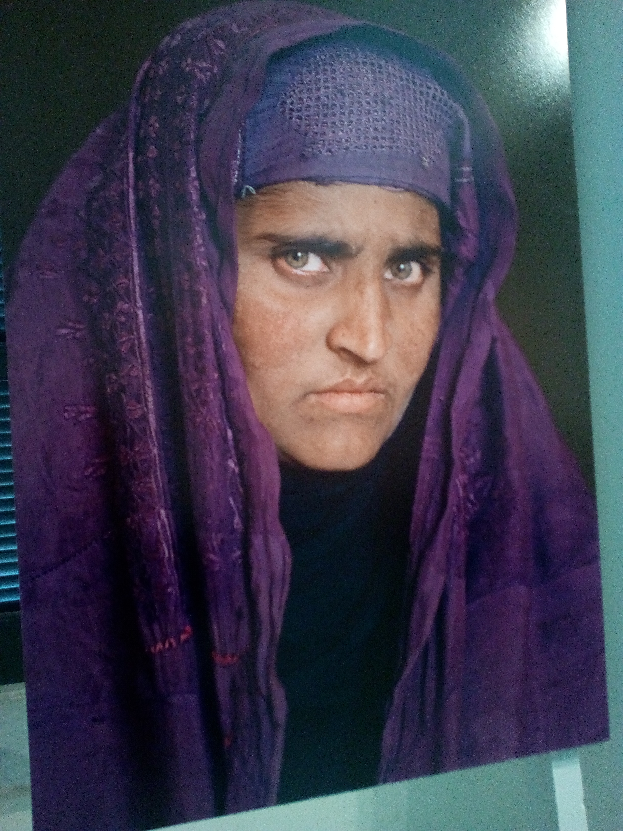 La ragazza afgana di Steve McCurry 17 anni dopo