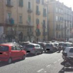 Napoli e l’ingorgo nel giorno del blocco del traffico auto