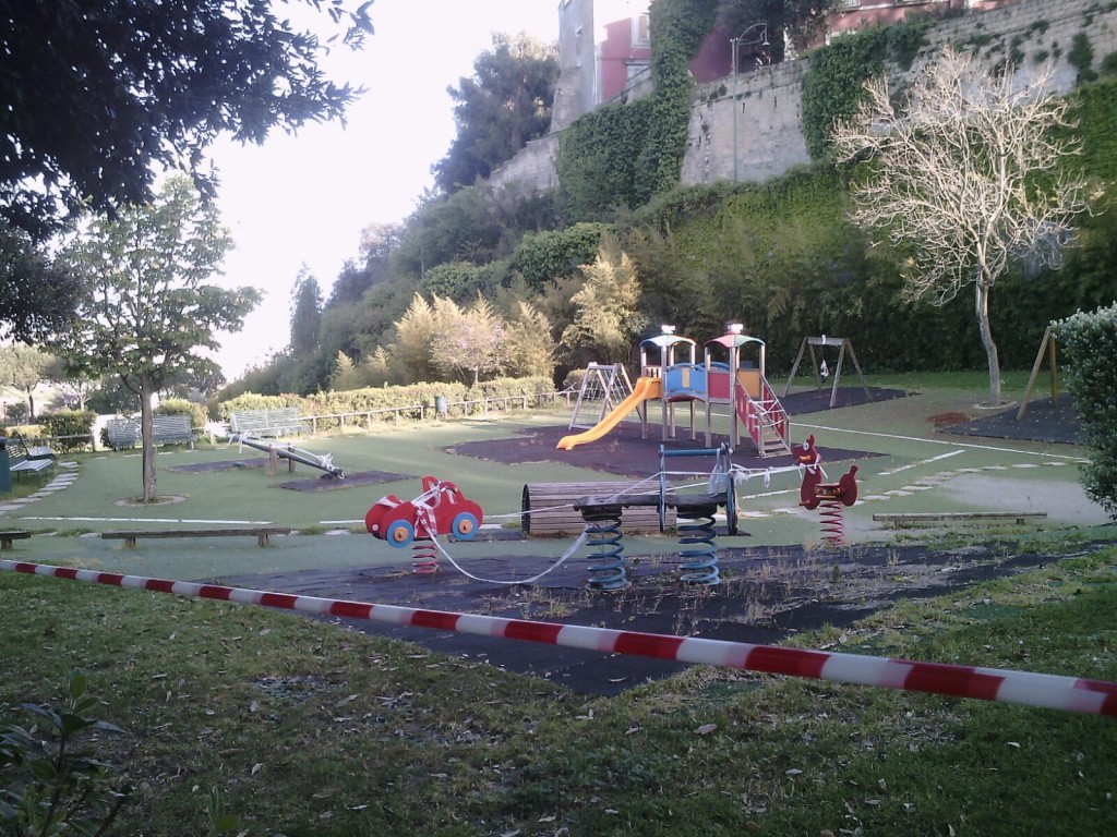 Parco del Poggio, da 4 mesi l'area dei bimbi chiusa per manutenzione