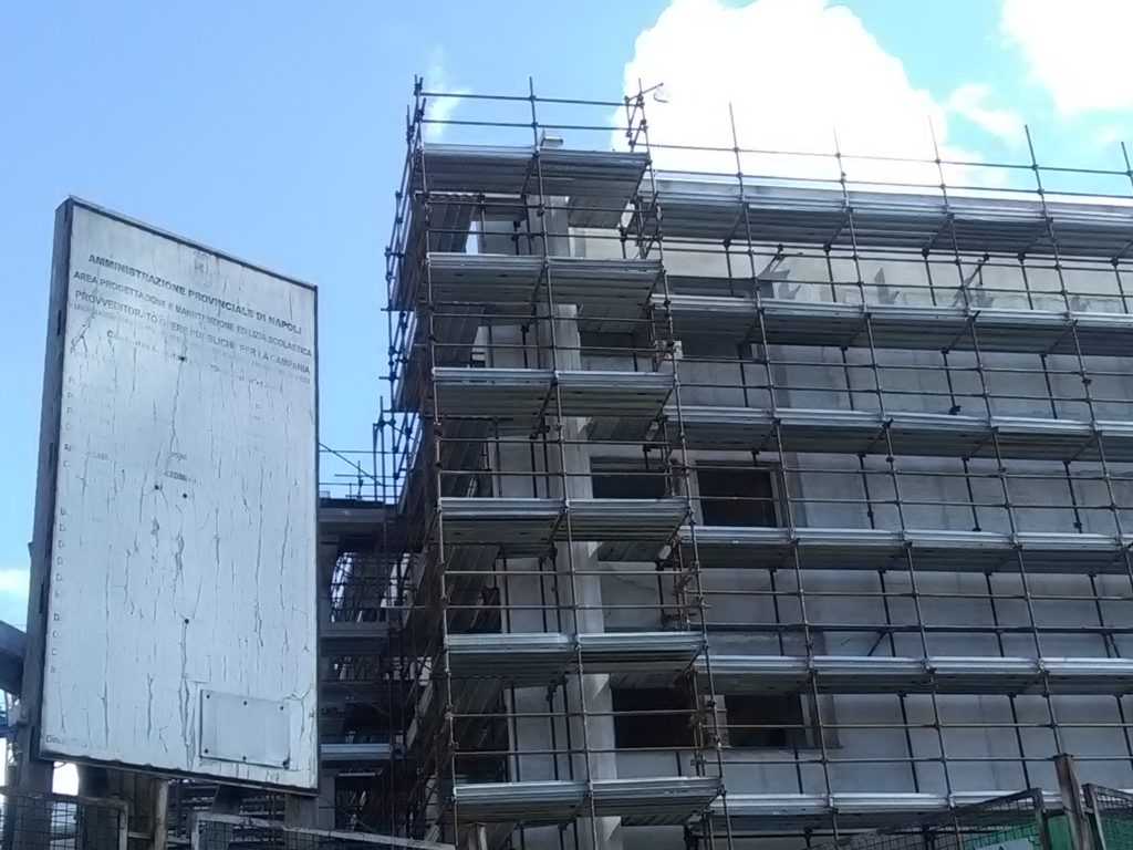 Scuola eomostro CAPALC/2, ripresi i lavori (dopo 40 anni il cantiere è ancora aperto!)