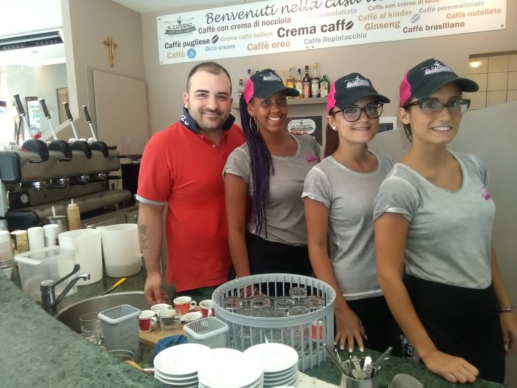 Andrea Petringolo e lo staff de EL CAFESINO (Centro Direzionale di Napoli, isola G7)