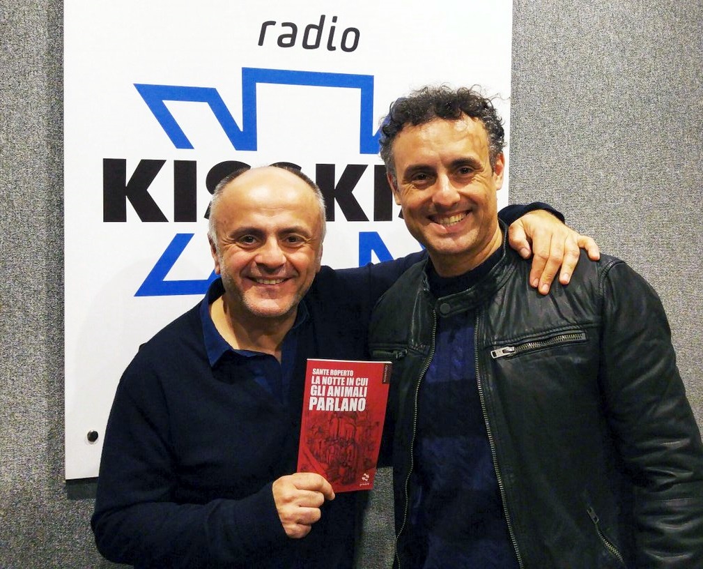 Anche Radio Kiss Kiss e Pippo Pelo leggono 'La notte in cui gli animali parlano' (foto dal profilo twitter di Sante Roperto)