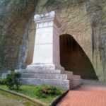 Parco Virgiliano a Piedigrotta: le immagini dell’imponente tomba di Giacomo Leopardi [FOTO]