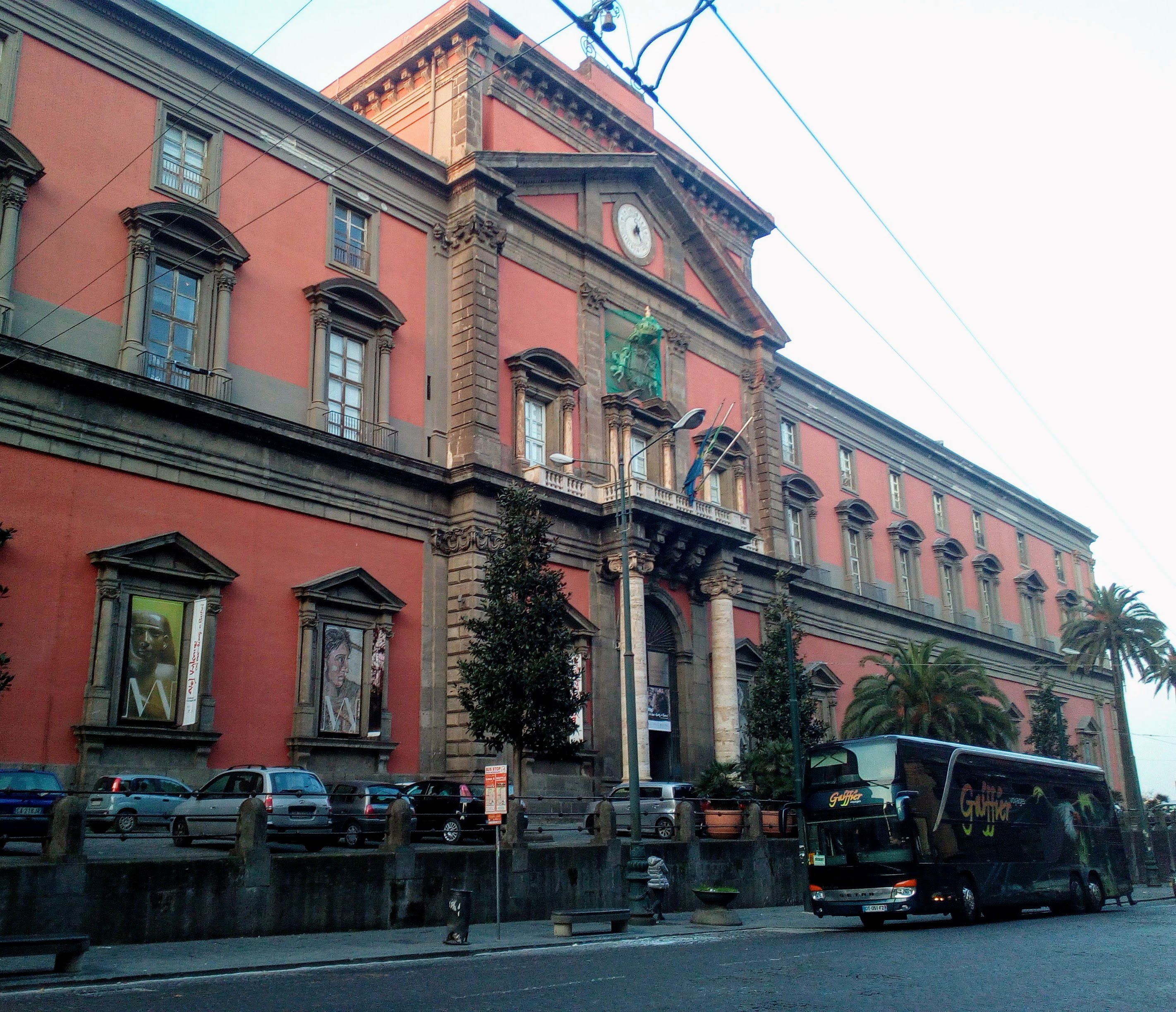 Galleria Principe di Napoli: a pochi metri dal MANN