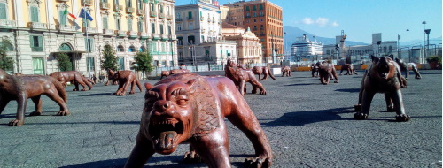 Veri lupi a piazza Municipio: parola di cane [FOTO]