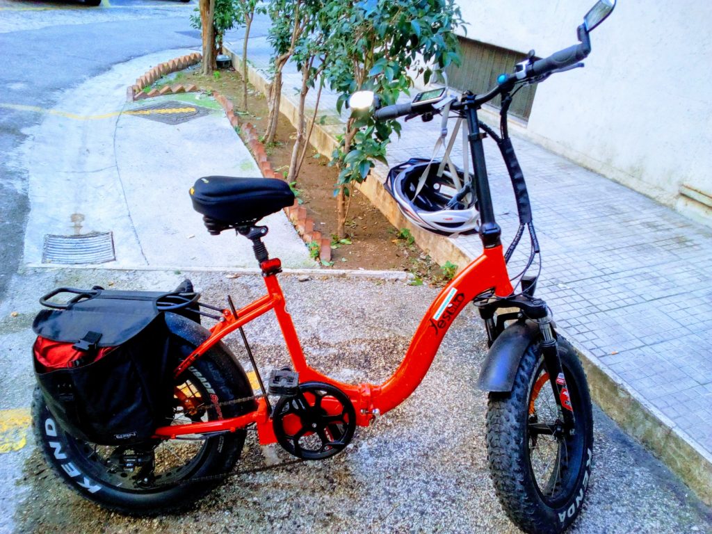 Il carro armato rosso a due ruote: la mia e-bike super-accessoriata