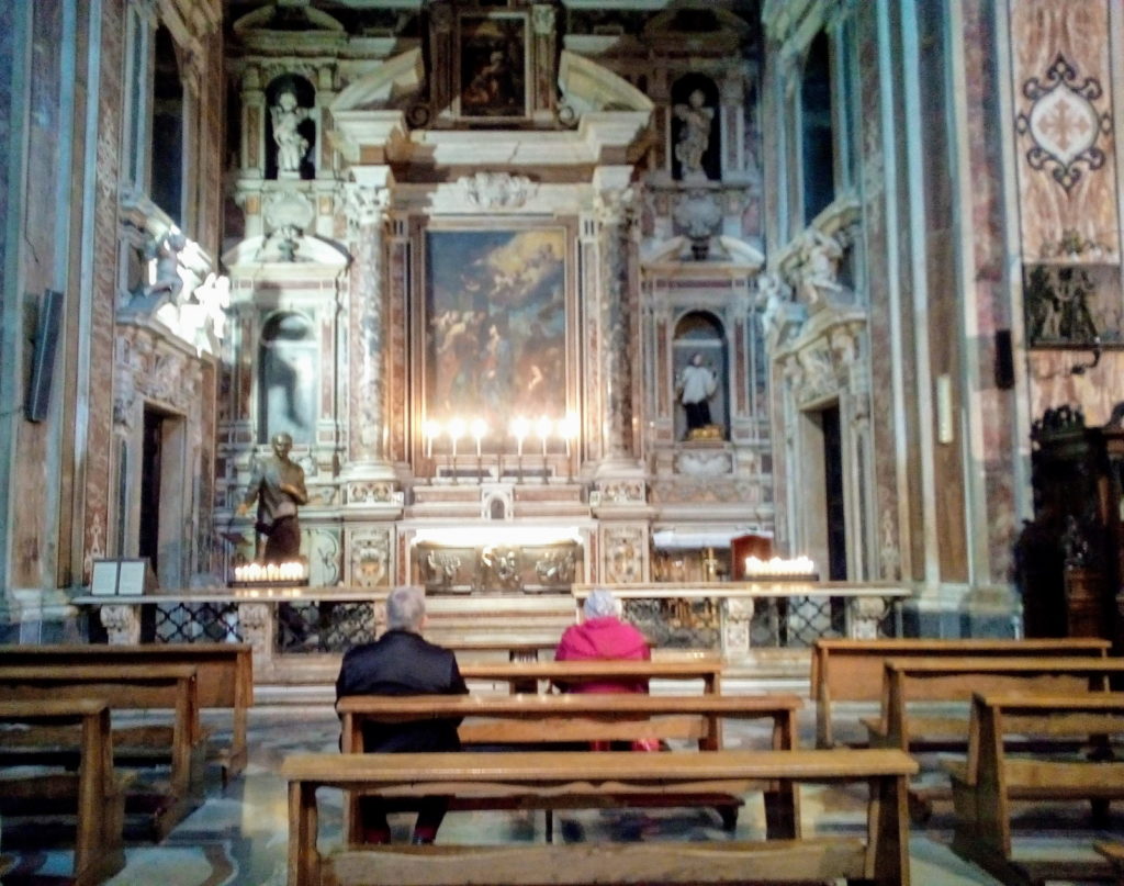 La tomba di Giuseppe Moscati alla chiesa del Gesù Nuovo di Napoli