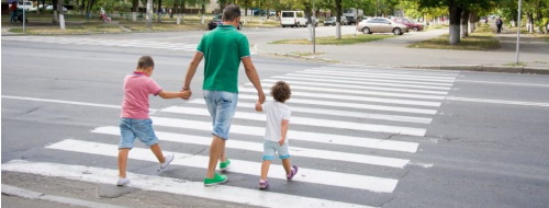 Strisce pedonali napoletane: non passa lo straniero