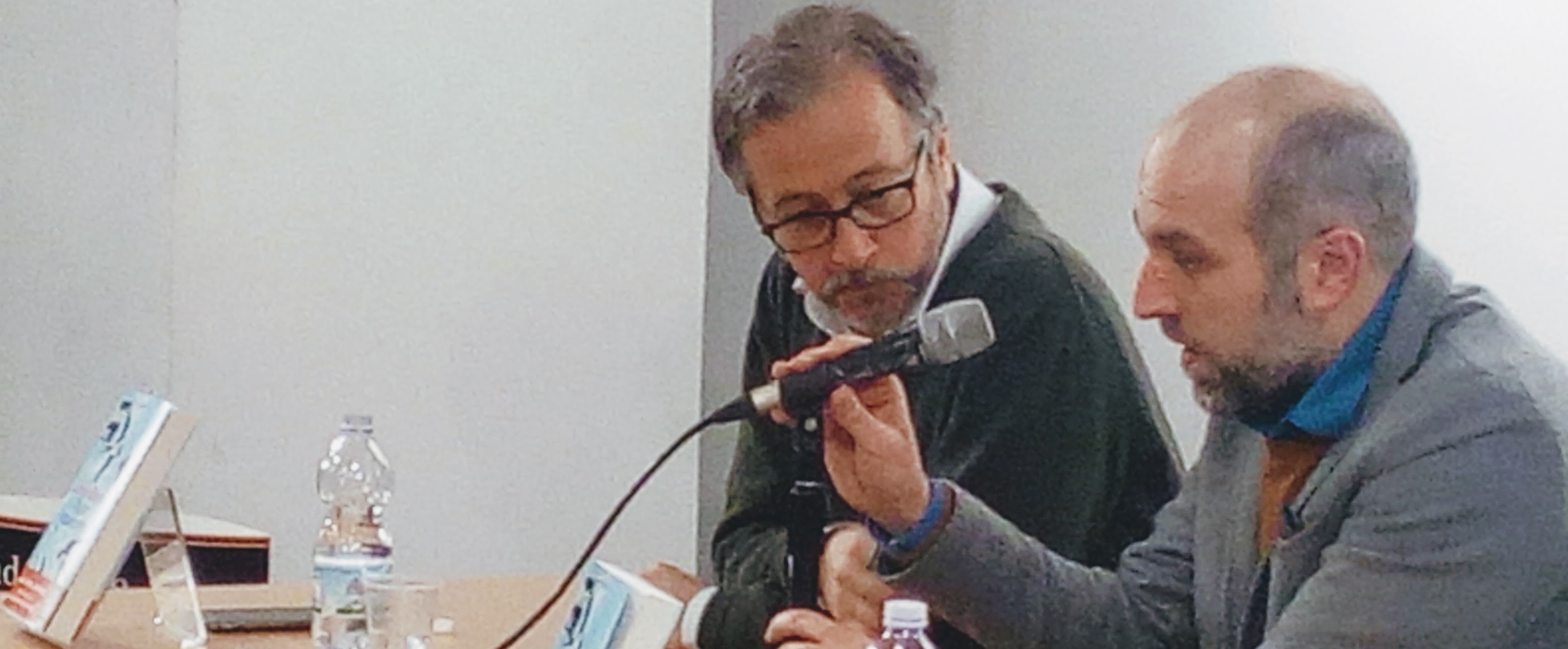 Lorenzo Marone alla Feltrinelli di Napoli con Diego De Silva