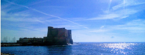 Dalla terrazza di Castel dell’Ovo, il mare di Napoli in un minuto [VIDEO]