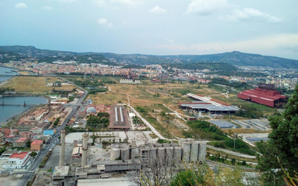 GUarda le foto dell'ex Italsider scattate da Posillipo