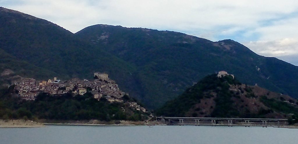 Alla scoperta di Castel di Tora, un borgo in provincia di Rieti