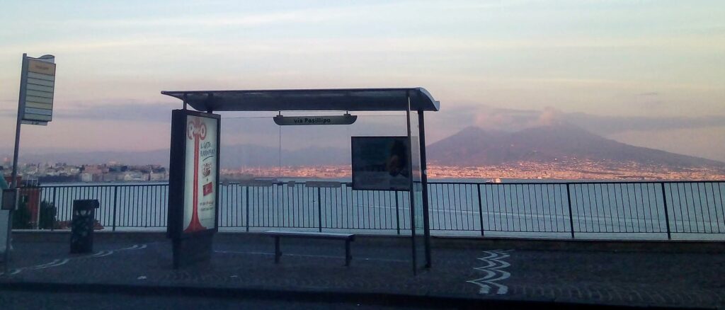 A Posillipo la fermata dell'autobus più bella del mondo?