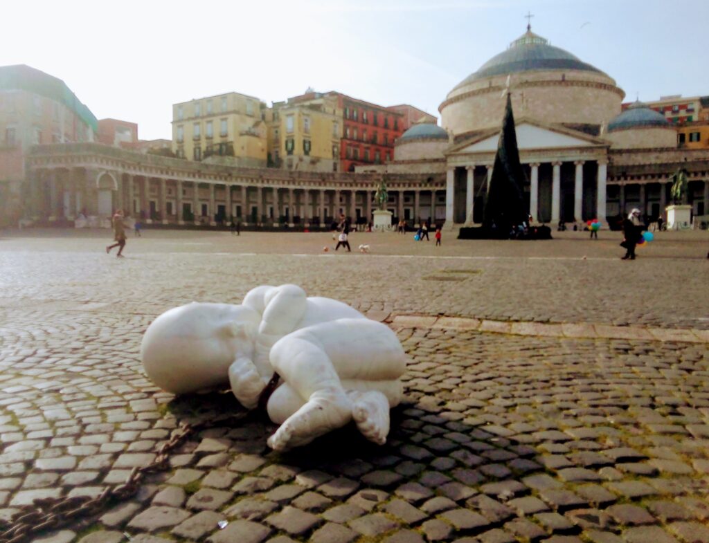 Homeless, l'opera di Jacopo Cardillo alias Jago a piazza del Plebiscito a Napoli