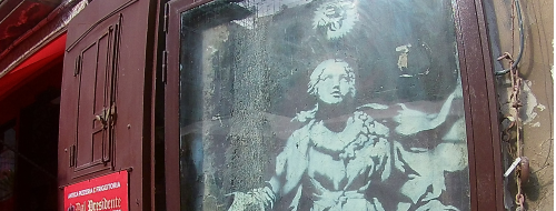 “La madonna con la pistola”, il murales di Banksy salvato da Agostino ‘o pazz [FOTO]