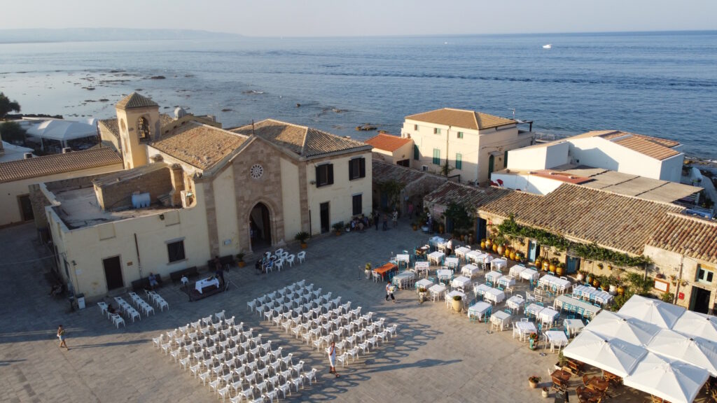 Il borgo di Marzamemi visto dal drone