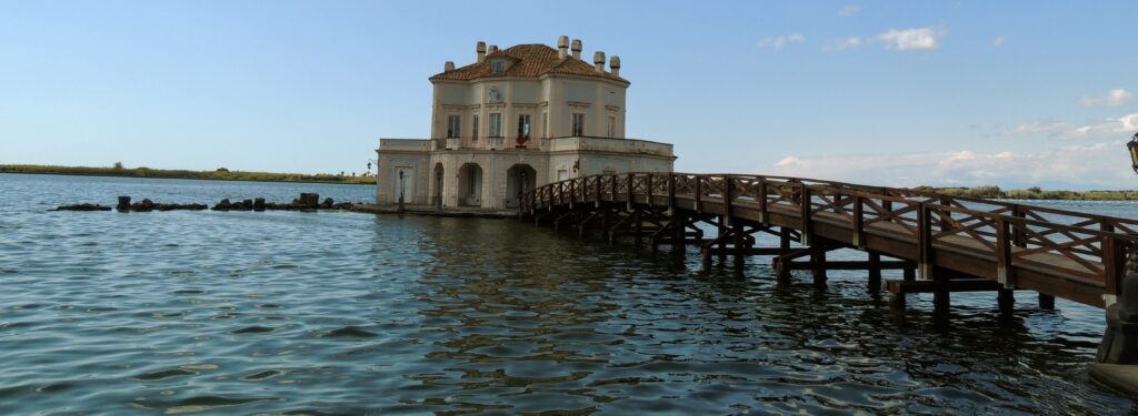 Casina Vanvitelliana al lago Fusaro