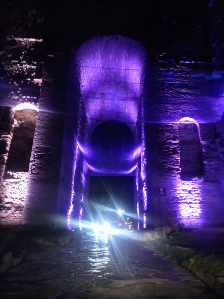 Arco Felice vecchio illuminato: quando la Storia risplende [FOTO]